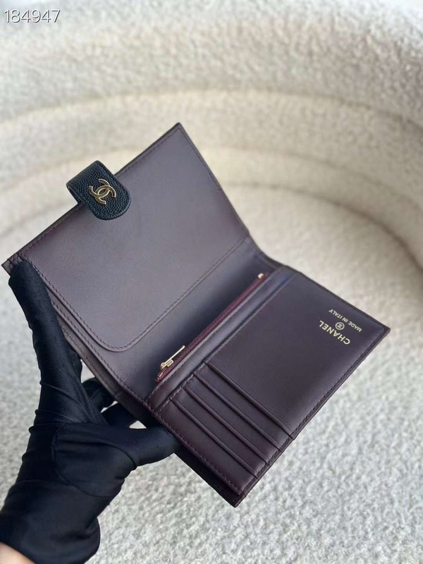 샤넬 2024 P 클래식 카드지갑 여권케이스 지갑 블랙 캐비어 은장 AP3791 B15532 C3906