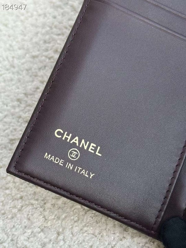 샤넬 2024 P 클래식 카드지갑 여권케이스 지갑 블랙 캐비어 은장 AP3791 B15532 C3906