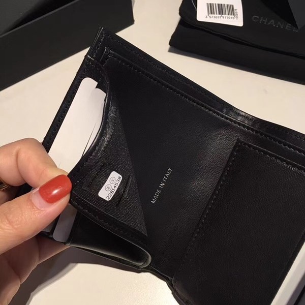신상 샤넬 보이 체인반지갑