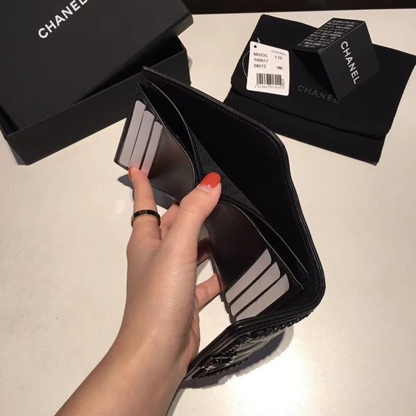 신상 샤넬 보이 체인반지갑