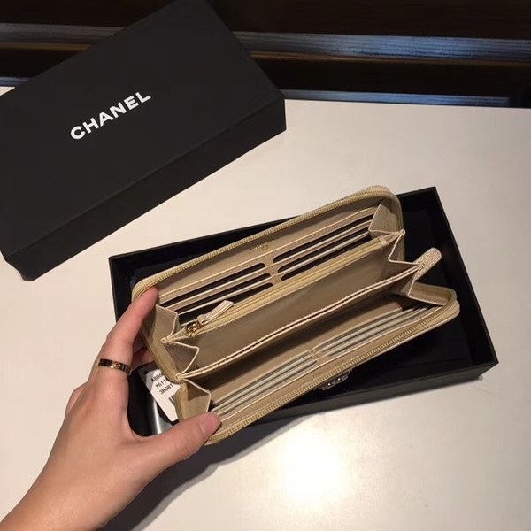 샤넬 보이 지퍼 장지갑