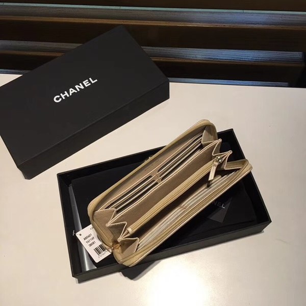 샤넬 보이 지퍼 장지갑