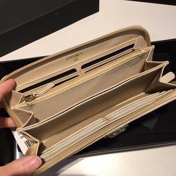 샤넬 보이 지퍼 장지갑