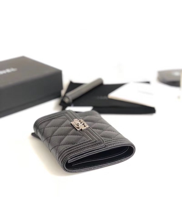 샤넬 LEBOY 지갑 케비어 은장 AS5041