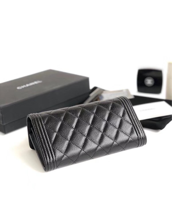 샤넬 장지갑 케비어 금장 AS7088