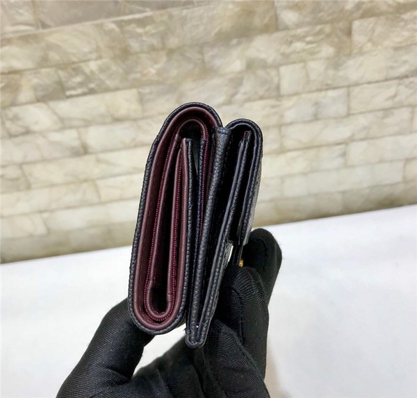 샤넬 케비어 금장 지갑 C84401