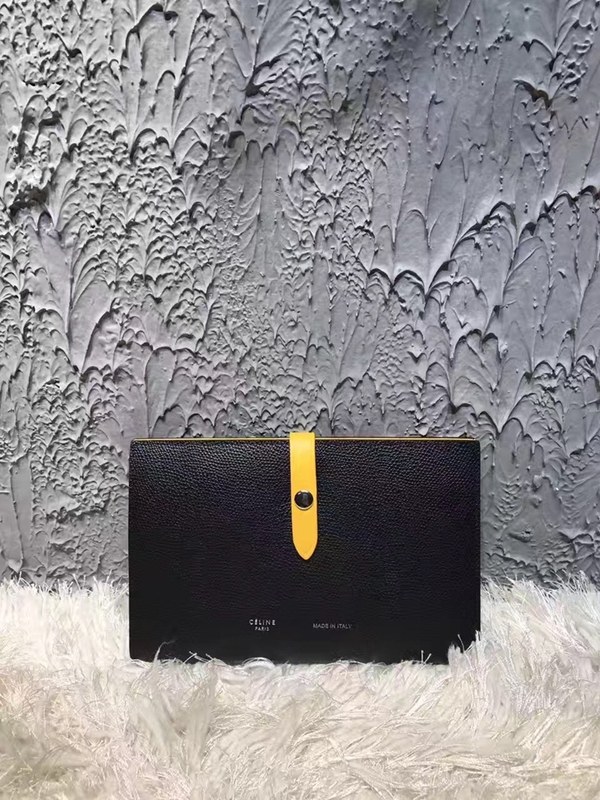 셀린느 멀티펑션 여권장지갑 104813-2