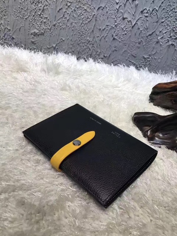 셀린느 멀티펑션 여권장지갑 104813-2