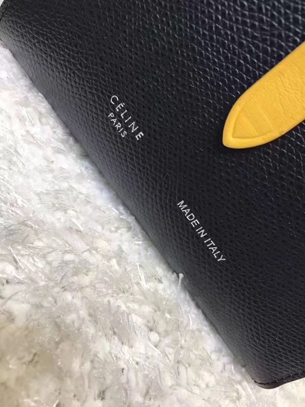 셀린느 멀티펑션 여권장지갑 104813-2