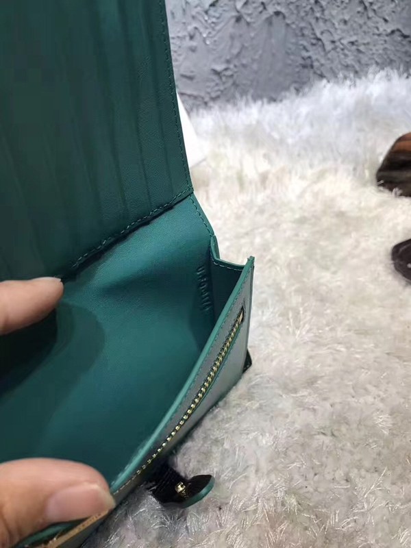 셀린느 멀티펑션 여권장지갑 104813-10