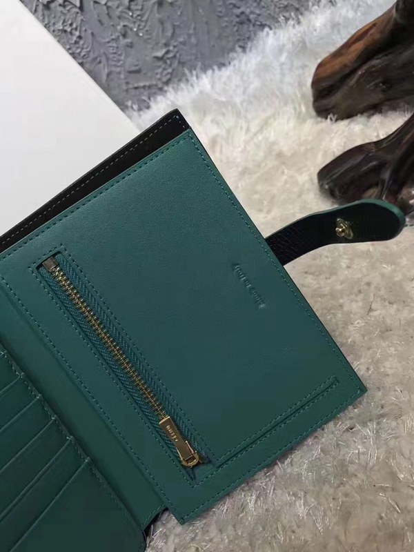 셀린느 멀티펑션 여권장지갑 104813-10