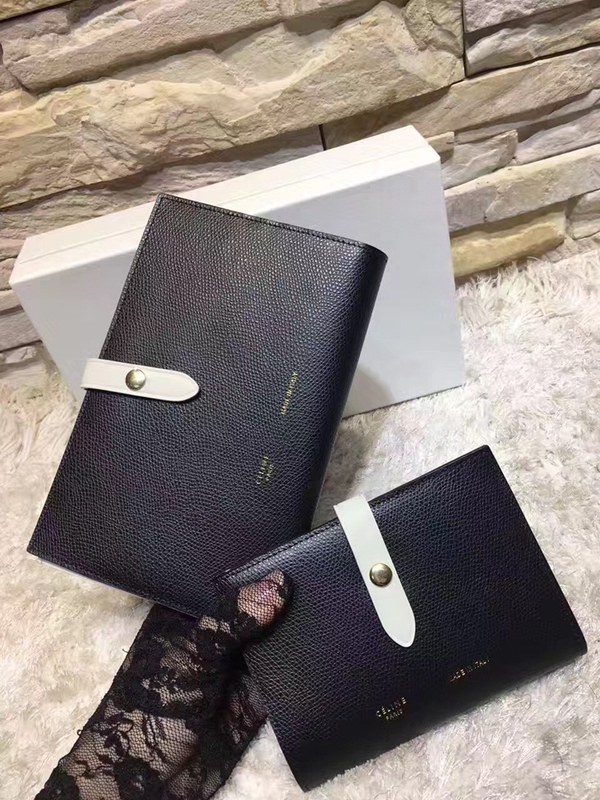 셀린느 멀티펑션 여권장지갑 104813-5