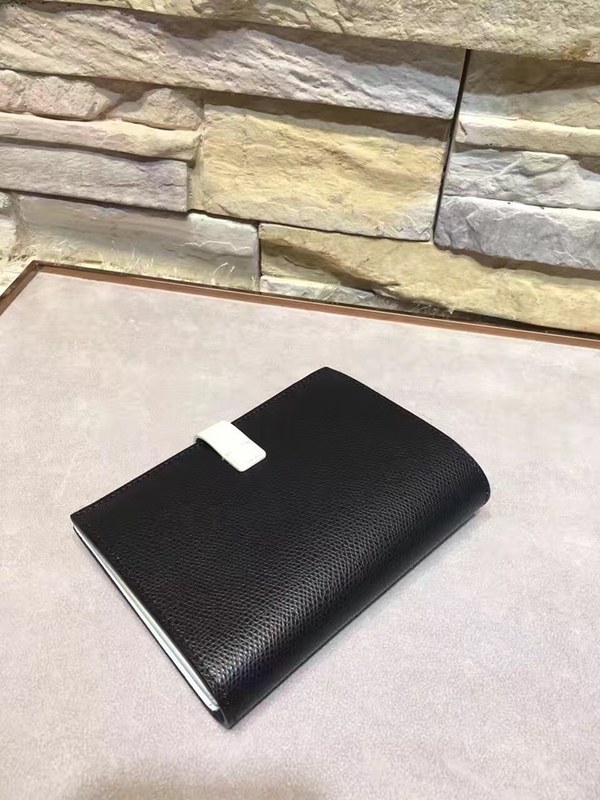 셀린느 멀티펑션 여권장지갑 104813-5