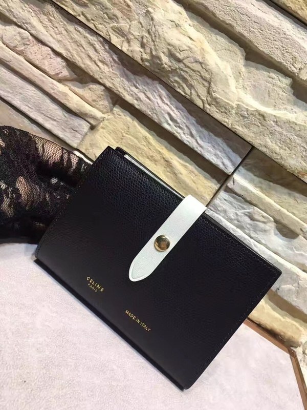 셀린느 멀티펑션 여권장지갑 104813-5