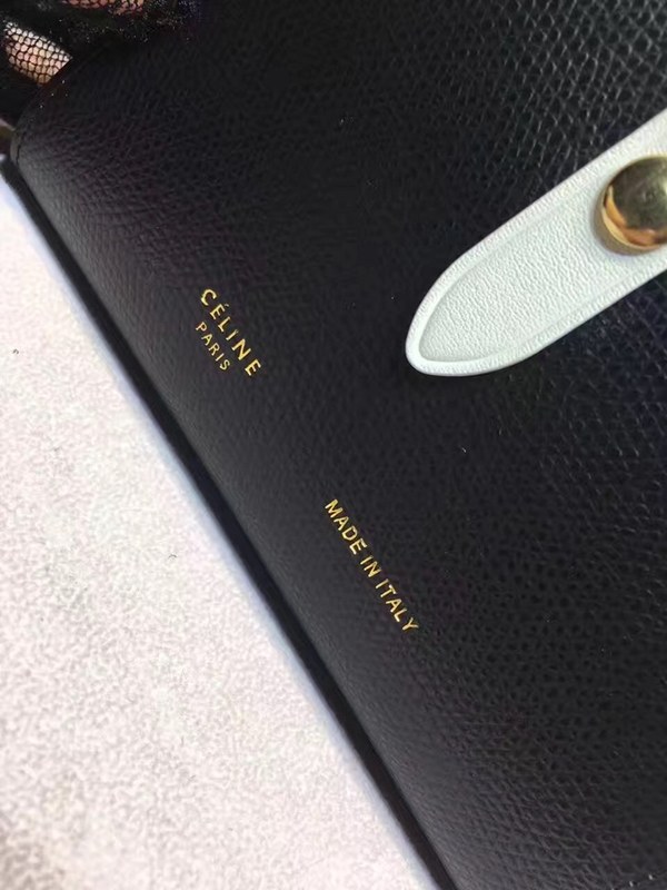 셀린느 멀티펑션 여권장지갑 104813-5