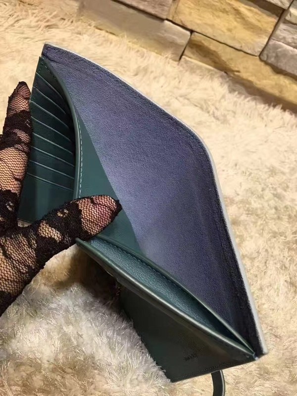 셀린느 멀티펑션 여권장지갑 104813-4