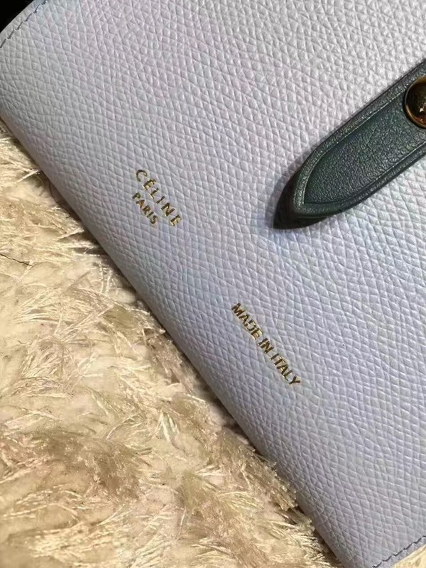 셀린느 멀티펑션 여권장지갑 104813-4