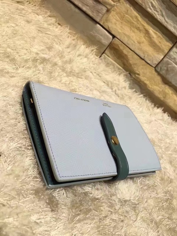 셀린느 멀티펑션 여권장지갑 104813-4