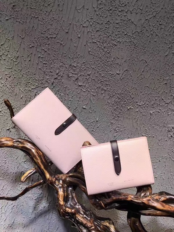 셀린느 멀티펑션 여권장지갑 104813-3