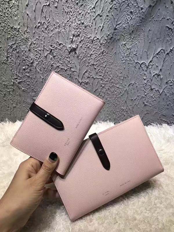 셀린느 멀티펑션 여권장지갑 104813-3