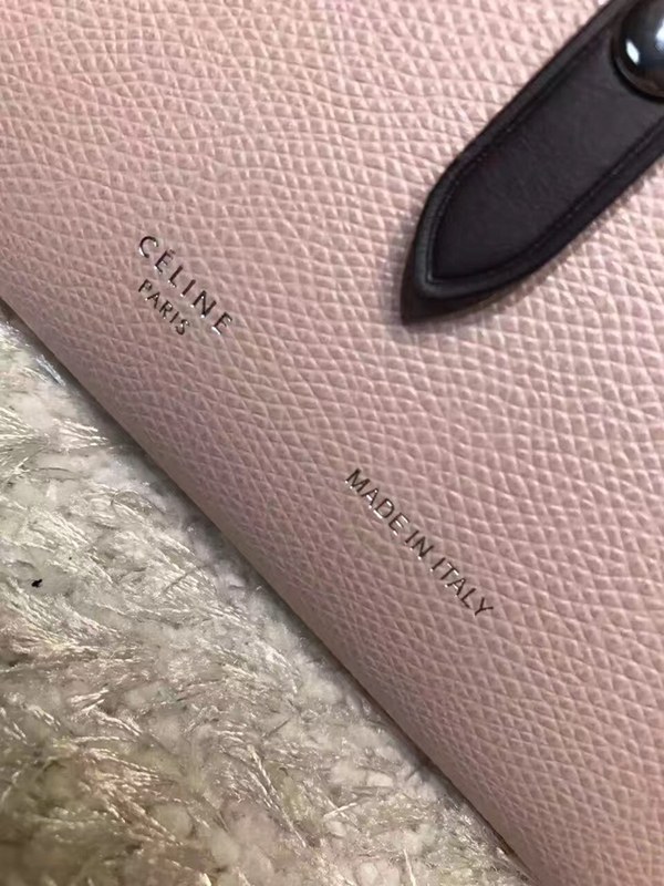 셀린느 멀티펑션 여권장지갑 104813-3