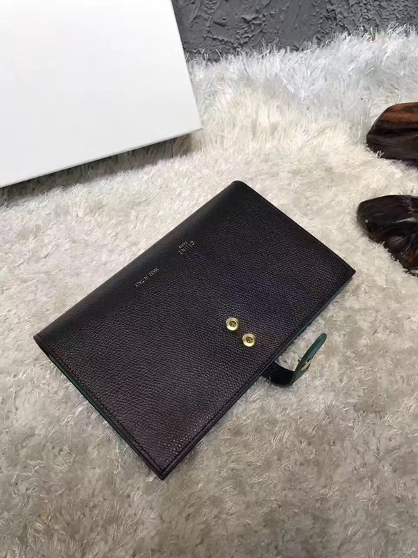 셀린느 멀티펑션 여권장지갑 104813-22