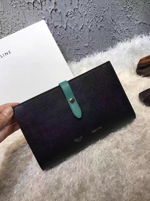 셀린느 멀티펑션 여권장지갑 104813-22