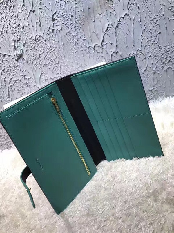 셀린느 멀티펑션 여권장지갑 104813-22