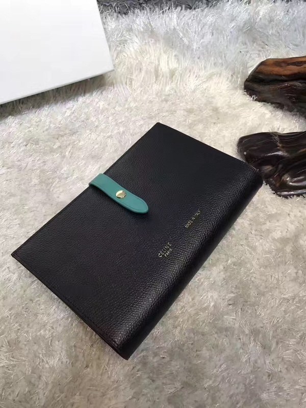 셀린느 멀티펑션 여권장지갑 104813-22