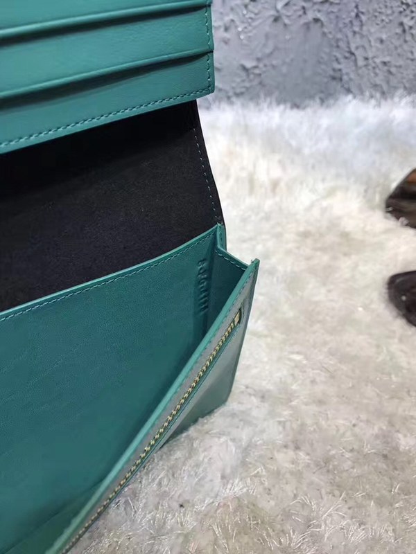 셀린느 멀티펑션 여권장지갑 104813-22