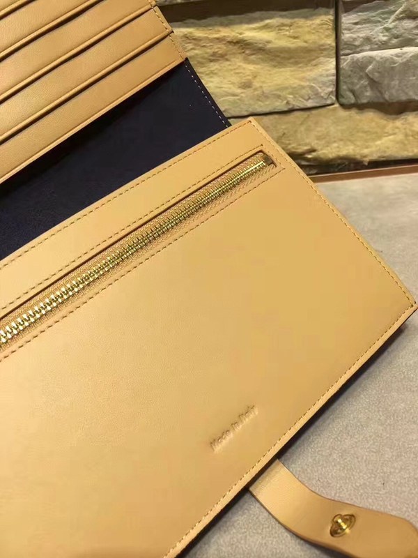 셀린느 멀티펑션 여권장지갑 104813-21