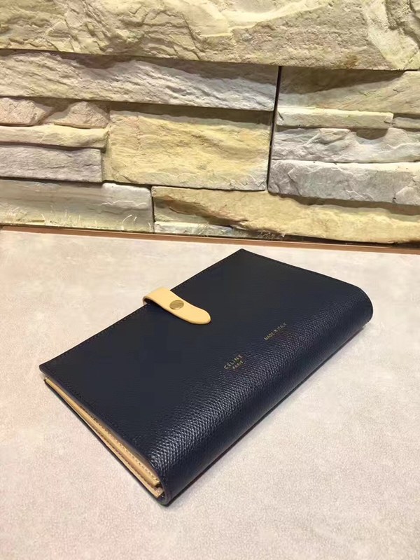 셀린느 멀티펑션 여권장지갑 104813-21