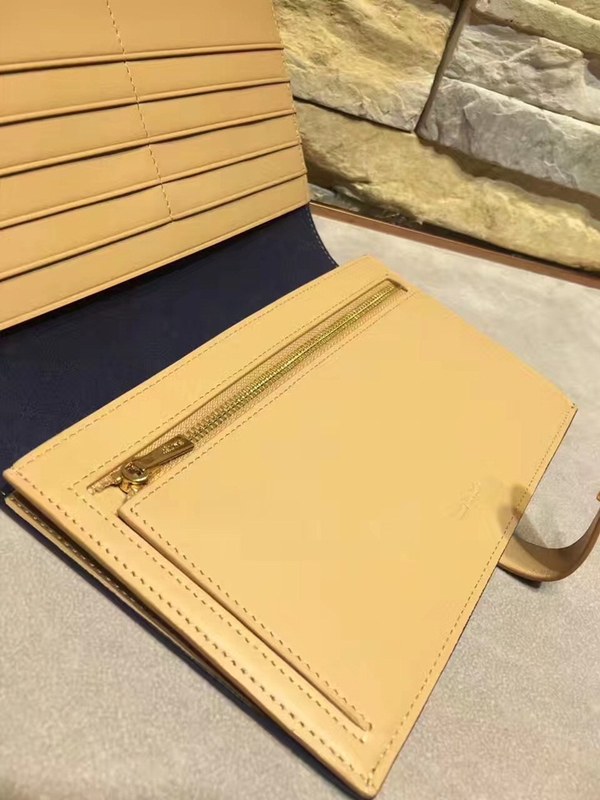 셀린느 멀티펑션 여권장지갑 104813-21