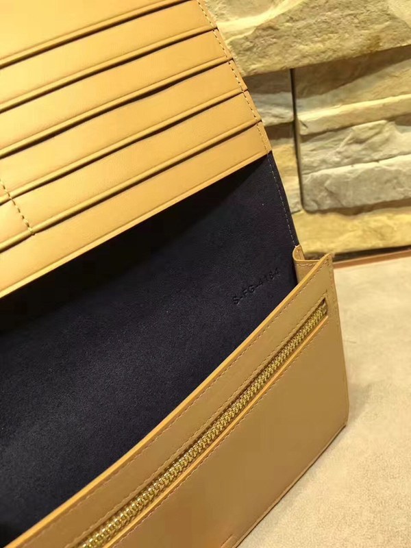 셀린느 멀티펑션 여권장지갑 104813-21