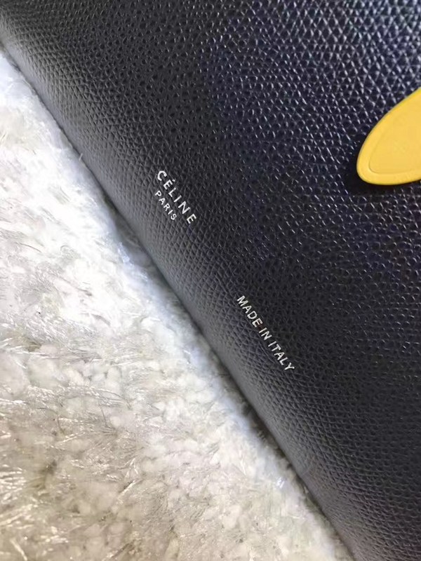 셀린느 멀티펑션 여권장지갑 104813-20