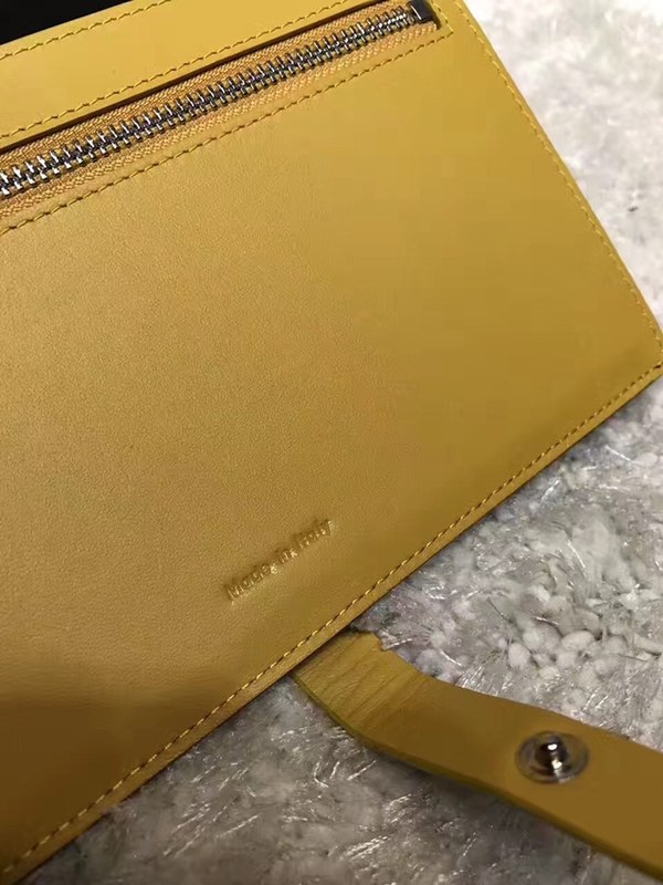 셀린느 멀티펑션 여권장지갑 104813-20