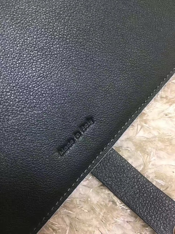 셀린느 멀티펑션 여권장지갑 104813-19