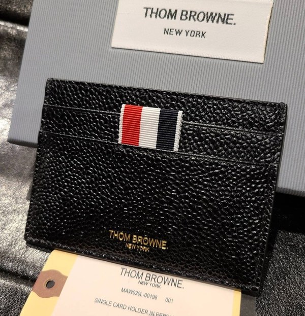 [톰브라운] 수입고급 삼선 탭 페블 카드지갑 신상 입고????