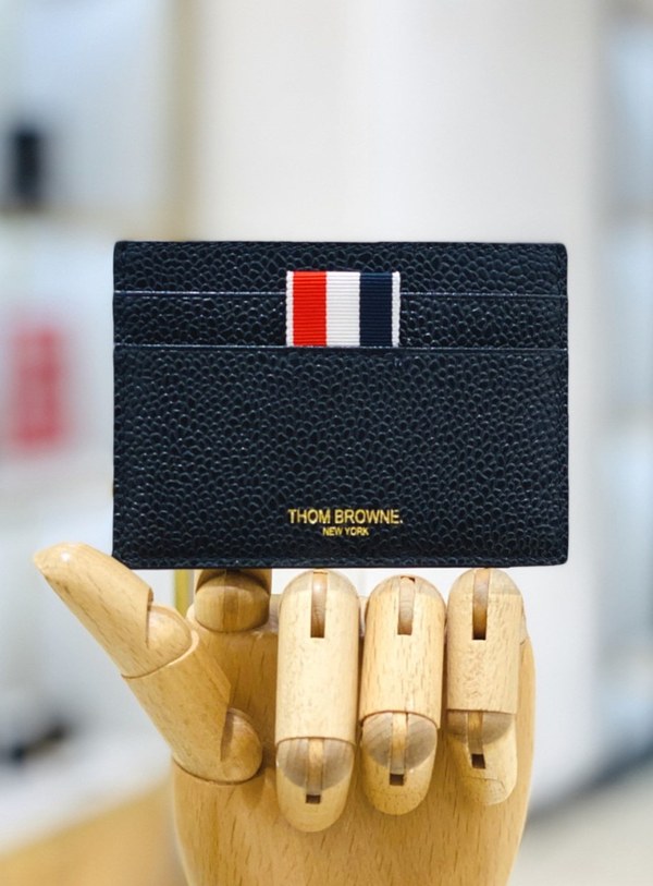 [톰브라운] 수입고급 삼선 탭 페블 카드지갑 신상 입고????