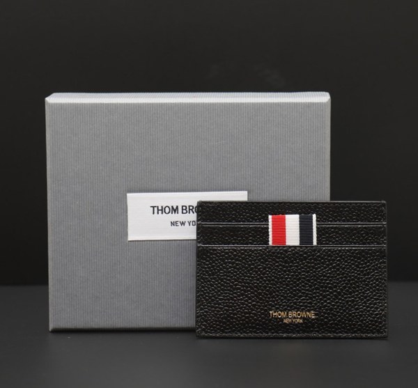 [톰브라운] 수입고급 삼선 탭 페블 카드지갑 신상 입고????
