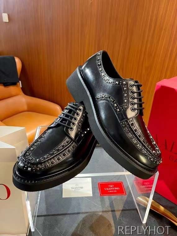 발렌티노 2024 젠틀글램 스터드 스트랩 로퍼 구두 신발