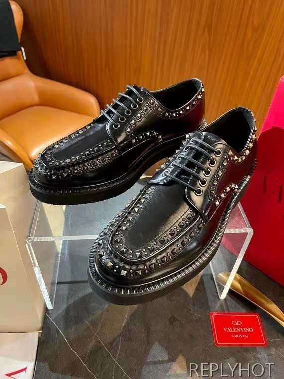 발렌티노 2024 젠틀글램 스터드 스트랩 로퍼 구두 신발
