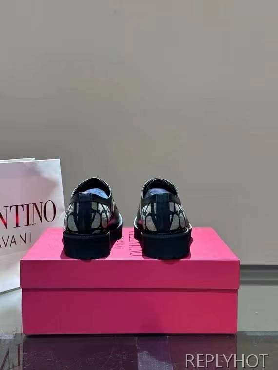 발렌티노 2024 V라운드 패턴 옥스포드 로퍼 구두 신발