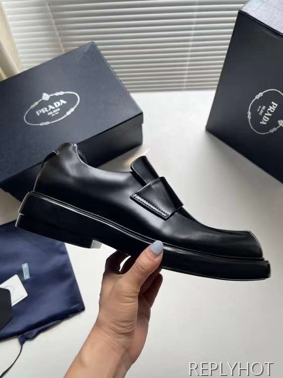 프라다 2024 트라이앵글 더비 슈즈 구두 로퍼