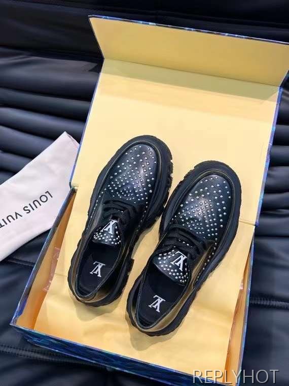 루이비통 2023 스터드 스트랩 바로크솔 로퍼 구두 신발