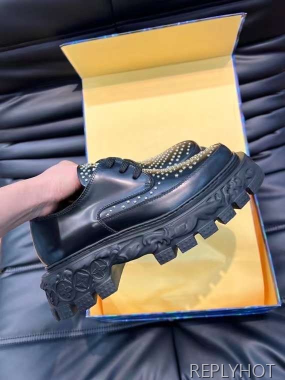 루이비통 2023 스터드 스트랩 바로크솔 로퍼 구두 신발