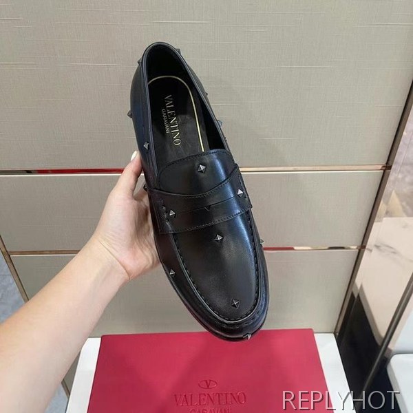 발렌티노 2023 락스터드 와펜 페니 로퍼 구두