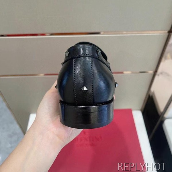 발렌티노 2023 락스터드 와펜 페니 로퍼 구두