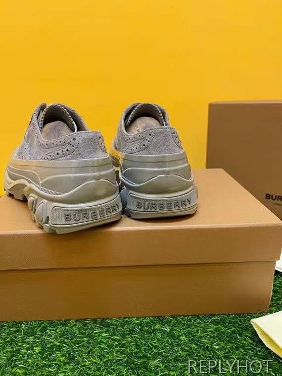 버버리 2022 윙팁 아서 스니커즈