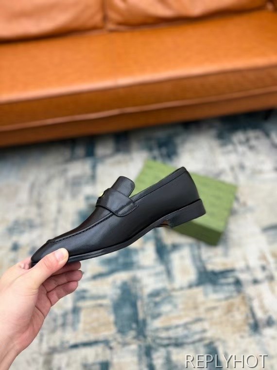 구찌 2022 인터로킹 페니 로퍼 블랙 컬러